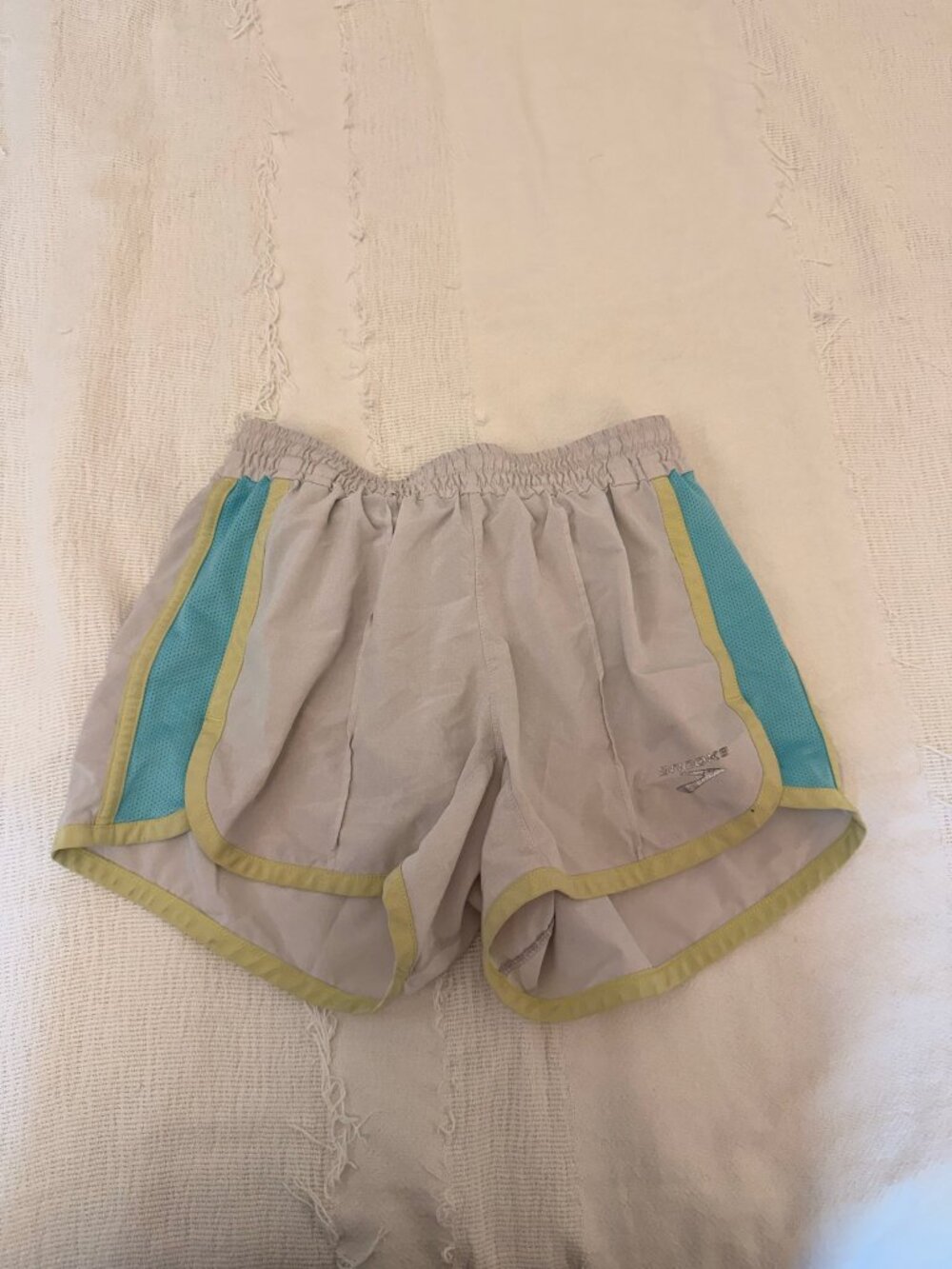 Brooks Activewear short Women Size M Multicolor